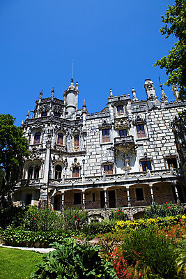 포토 JPG 해외이미지 계절 공원 유럽 문화 벽 여행 건축양식 자연 하늘 사람없음 여행객 탑 정원 낭만 역사 재산 땅 포르투갈 시력 리스본 신트라 해외202004 해외202105 해외포토 건축물 공공시설 건축 나라 컨셉 사람 금융 생태계 파일형식