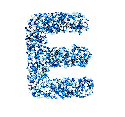 포토 스튜디오촬영 문자 알파벳 영어 대문자 실내 누끼 사람없음 파란색 돌_바위 조약돌 E 국내포토 컬러 내부 파일형식