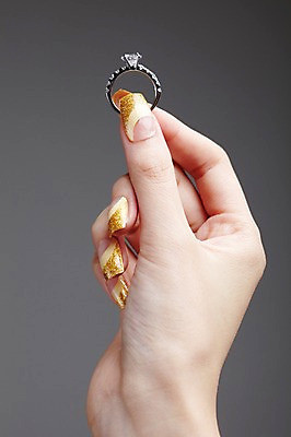 포토 JPG 스튜디오촬영 손 장신구 손가락 한손 실내 신체부위 뷰티 반지 네일아트 손톱 보석 오브젝트 국내포토 사람 내부 광석 파일형식