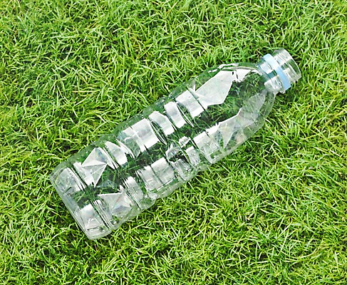 포토 JPG 스튜디오촬영 실내 잔디 초원 사람없음 자연보호 환경 그린캠페인 재활용 그린에너지 사회이슈 물병 환경보전 페트병 국내포토 식물 캠페인 컨셉 자연 내부 에너지 보호 물통 친환경 병_담는 파일형식