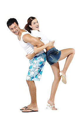 포토 JPG 스튜디오촬영 전신 서양인 외국인 해외기획촬영 라이프스타일 커플 사계절 계절 여자 2011년태국 남자 수영복 여유 여행 포즈 모션 휴가 휴식 슬리퍼 실내 사랑 서기 미소 웃음 누끼 사람 성인 두명 라이프 여름 30대 여름휴가 바캉스 등맞대기 샌들 즐거움 등배지기 장년만 성인만 국내포토 옷 감정 신발 컨셉 관계 표정 인종 내부 생활 장년 파일형식 여름_계절