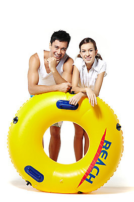 포토 JPG 스튜디오촬영 전신 서양인 외국인 해외기획촬영 라이프스타일 커플 사계절 계절 여자 2011년태국 남자 수영복 여유 여행 포즈 모션 물놀이 휴가 휴식 실내 사랑 서기 미소 웃음 들기 누끼 사람 성인 두명 라이프 여름 30대 여름휴가 바캉스 놀이용품 기댐 턱괴기 샌들 즐거움 튜브 장년만 성인만 국내포토 옷 감정 신발 컨셉 관계 놀이 표정 인종 내부 생활 장년 오브젝트 파일형식 여름_계절