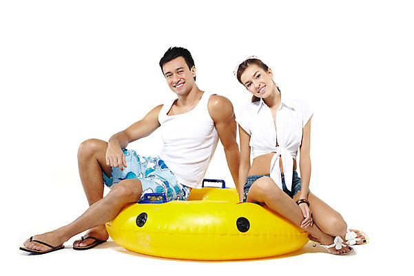 포토 JPG 스튜디오촬영 전신 서양인 외국인 해외기획촬영 라이프스타일 커플 사계절 계절 여자 2011년태국 남자 수영복 여유 여행 포즈 모션 물놀이 휴가 휴식 슬리퍼 실내 사랑 미소 웃음 누끼 사람 앉기 성인 두명 라이프 여름 30대 여름휴가 바캉스 선글라스 놀이용품 샌들 즐거움 튜브 장년만 성인만 국내포토 옷 감정 안경 신발 컨셉 관계 놀이 표정 인종 내부 생활 장년 오브젝트 파일형식 여름_계절