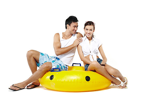 포토 JPG 스튜디오촬영 전신 서양인 외국인 해외기획촬영 라이프스타일 커플 사계절 계절 여자 2011년태국 남자 수영복 여유 여행 포즈 모션 물놀이 휴가 휴식 슬리퍼 실내 사랑 미소 웃음 누끼 사람 앉기 성인 두명 라이프 여름 30대 여름휴가 바캉스 선글라스 놀이용품 샌들 즐거움 튜브 장년만 성인만 국내포토 옷 감정 안경 신발 컨셉 관계 놀이 표정 인종 내부 생활 장년 오브젝트 파일형식 여름_계절