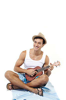 포토 JPG 스튜디오촬영 전신 서양인 외국인 해외기획촬영 모자 라이프스타일 잡화 사계절 계절 2011년태국 남자 수영복 여유 악기 여행 포즈 연주 모션 놀이 현악기 휴가 휴식 슬리퍼 실내 한명 미소 웃음 들기 누끼 사람 앉기 성인 라이프 여름 30대 여름휴가 바캉스 수건 우쿨렐레 즐거움 남자만 남자한명만 성인남자만 성인한명만 성인남자한명만 장년만 장년남자만 장년남자한명만 성인만 국내포토 1 옷 감정 음악 신발 컨셉 표정 인종 내부 생활 장년 위생용품 파일형식 여름_계절