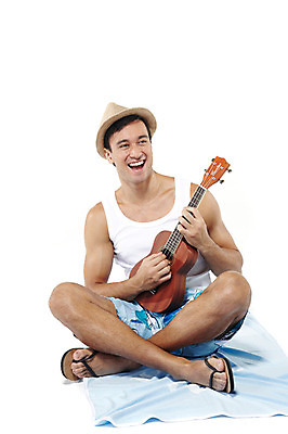 포토 JPG 스튜디오촬영 전신 서양인 외국인 해외기획촬영 모자 라이프스타일 잡화 사계절 계절 2011년태국 남자 수영복 여유 악기 여행 포즈 연주 모션 놀이 현악기 휴가 휴식 슬리퍼 실내 한명 미소 웃음 들기 누끼 사람 앉기 성인 라이프 여름 30대 여름휴가 바캉스 수건 우쿨렐레 즐거움 남자만 남자한명만 성인남자만 성인한명만 성인남자한명만 장년만 장년남자만 장년남자한명만 성인만 국내포토 1 옷 감정 음악 신발 컨셉 표정 인종 내부 생활 장년 위생용품 파일형식 여름_계절