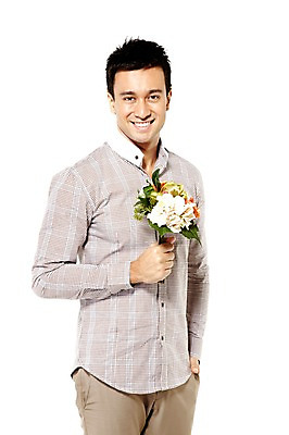 포토 JPG 스튜디오촬영 서양인 외국인 해외기획촬영 라이프스타일 2011년태국 남자 꽃 행복 부케 포즈 신랑 결혼 프로포즈 모션 실내 사랑 한명 서기 미소 웃음 들기 누끼 사람 이벤트 상반신 성인 라이프 30대 기쁨 남자만 남자한명만 성인남자만 성인한명만 성인남자한명만 장년만 장년남자만 장년남자한명만 성인만 국내포토 식물 1 감정 꽃다발 표정 인종 내부 생활 장년 파일형식