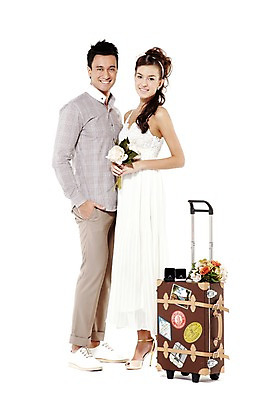 포토 JPG 스튜디오촬영 전신 서양인 외국인 해외기획촬영 라이프스타일 커플 여자 2011년태국 남자 꽃 행복 신부 부케 여행 웨딩드레스 포즈 신랑 결혼 가방 장신구 모션 실내 사랑 서기 미소 웃음 들기 누끼 사람 성인 두명 라이프 30대 여행가방 신혼여행 반지 보석 미니드레스 결혼반지 반지케이스 장년만 성인만 국내포토 식물 잡화 드레스 감정 꽃다발 관계 표정 인종 이벤트 내부 생활 장년 광석 보관함 파일형식