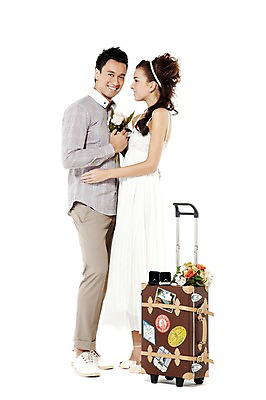 포토 JPG 스튜디오촬영 전신 서양인 외국인 해외기획촬영 라이프스타일 커플 여자 2011년태국 남자 꽃 행복 신부 부케 여행 웨딩드레스 포즈 신랑 결혼 가방 장신구 모션 실내 사랑 서기 미소 웃음 들기 누끼 사람 성인 두명 라이프 30대 여행가방 신혼여행 반지 보석 미니드레스 결혼반지 반지케이스 장년만 성인만 국내포토 식물 잡화 드레스 감정 꽃다발 관계 표정 인종 이벤트 내부 생활 장년 광석 보관함 파일형식