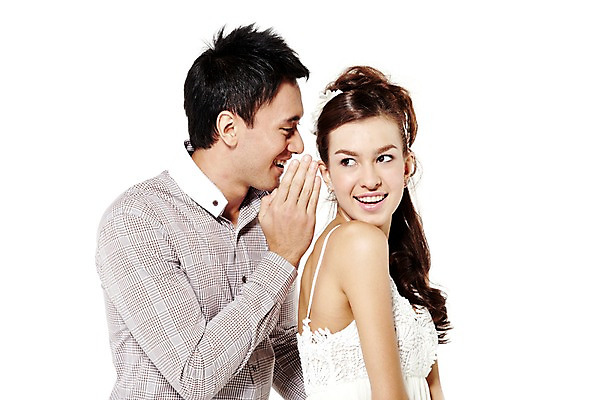 포토 JPG 스튜디오촬영 서양인 외국인 해외기획촬영 라이프스타일 커플 여자 2011년태국 남자 꽃 행복 신부 부케 웨딩드레스 포즈 신랑 결혼 모션 실내 사랑 서기 미소 웃음 누끼 사람 상반신 성인 두명 라이프 30대 귓속말 미니드레스 장년만 성인만 국내포토 식물 드레스 감정 꽃다발 관계 표정 인종 이벤트 내부 생활 장년 파일형식