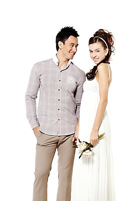 포토 JPG 스튜디오촬영 서양인 외국인 해외기획촬영 라이프스타일 커플 여자 2011년태국 남자 꽃 행복 신부 부케 웨딩드레스 포즈 신랑 결혼 모션 실내 사랑 서기 미소 웃음 들기 누끼 사람 상반신 성인 두명 라이프 30대 미니드레스 장년만 성인만 국내포토 식물 드레스 감정 꽃다발 관계 표정 인종 이벤트 내부 생활 장년 파일형식