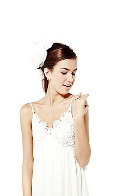 포토 JPG 스튜디오촬영 서양인 외국인 해외기획촬영 라이프스타일 여자 2011년태국 행복 신부 웨딩드레스 포즈 결혼 프로포즈 장신구 모션 실내 사랑 한명 서기 미소 웃음 누끼 사람 이벤트 상반신 성인 라이프 30대 기쁨 반지 보석 미니드레스 결혼반지 반지케이스 여자만 여자한명만 성인여자만 성인한명만 성인여자한명만 장년만 장년여자만 장년여자한명만 성인만 국내포토 1 드레스 감정 표정 인종 내부 생활 장년 광석 보관함 파일형식