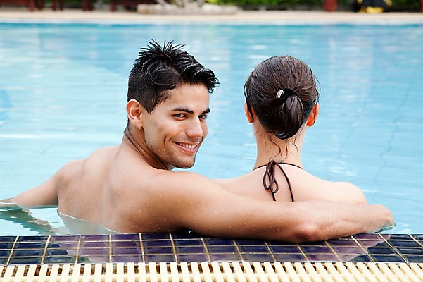 포토 JPG 서양인 외국인 해외기획촬영 라이프스타일 커플 사계절 계절 여자 2011년태국 남자 수영복 여유 여행 포즈 모션 휴가 휴식 수영장 사랑 미소 웃음 사람 앉기 성인 야외 두명 라이프 뒷모습 여름 30대 여름휴가 바캉스 비키니 즐거움 장년만 성인만 국내포토 옷 감정 뷰포인트 컨셉 관계 표정 인종 생활 장년 파일형식 여름_계절