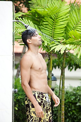 포토 JPG 서양인 외국인 나무 식물 해외기획촬영 라이프스타일 사계절 계절 2011년태국 남자 수영복 여유 여행 포즈 모션 휴가 휴식 수영장 한명 서기 미소 웃음 사람 상반신 성인 야외 라이프 물 여름 30대 여름휴가 바캉스 목욕 즐거움 샤워기 샤워시설 샤워장 남자만 남자한명만 성인남자만 성인한명만 성인남자한명만 장년만 장년남자만 장년남자한명만 성인만 국내포토 자연요소 1 옷 감정 컨셉 표정 인종 생활 장년 청결 시설 파일형식 여름_계절