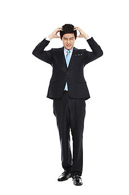 포토 JPG 스튜디오촬영 전신 라이프스타일 남자 맨라이프 포즈 비즈니스 모션 스트레스 실내 한명 서기 누끼 사람 동양인 정장 손짓 20대 성인 라이프 비즈니스라이프 한국인 직장인 비즈니스맨 찡그림 두통 남자만 남자한명만 성인남자만 청년만 청년남자만 청년남자한명만 성인한명만 성인남자한명만 성인만 국내포토 직업 1 옷 표정 인종 청년 내부 생활 질병 파일형식