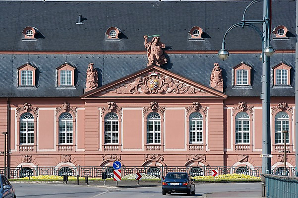 포토 JPG 해외풍경 해외 유럽 나라 자동차 독일 풍경 사람없음 야외 건물 관광지 세계 도시 마인츠 국내포토 건축물 육상교통 여행 파일형식