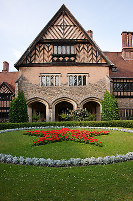 포토 JPG 해외풍경 해외 유럽 나라 별 독일 풍경 잔디 초원 사람없음 야외 건물 관광지 세계 정원 도시 체칠리엔호프성 포츠담 국내포토 자연요소 식물 건축물 여행 파일형식