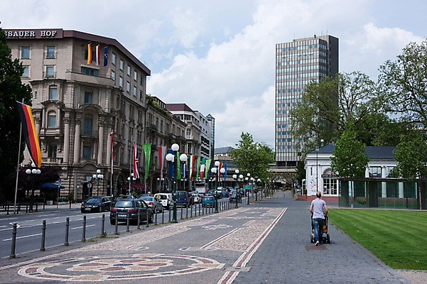 포토 JPG 나무 해외풍경 해외 유럽 나라 길 거리 독일 풍경 야외 건물 관광지 세계 도시 비스바덴 빌헬름거리 국내포토 식물 건축물 여행 파일형식