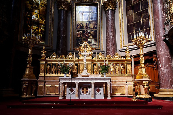 포토 JPG 해외풍경 해외 유럽 나라 십자가 창문 독일 실내 사람없음 관광지 세계 성당 도시 촛대 대성당 베를린 스테인드글라스 국내포토 여행 종교건축 유리 풍경 내부 파일형식