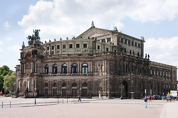 포토 JPG 구름 해외풍경 해외 유럽 나라 하늘 거리 독일 풍경 야외 건물 관광지 세계 도시 보행자 드레스덴 국내포토 자연요소 건축물 여행 파일형식