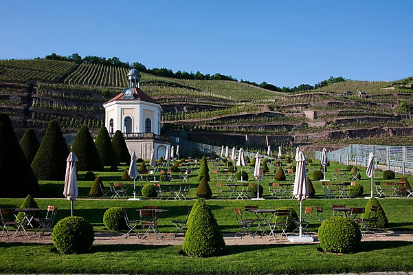 포토 JPG 나무 해외풍경 해외 유럽 나라 독일 풍경 잔디 초원 사람없음 야외 건물 관광지 세계 정원 도시 라데보일 바커바르트성 국내포토 식물 건축물 여행 파일형식