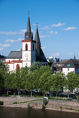 포토 JPG 나무 구름 해외풍경 해외 유럽 나라 하늘 독일 풍경 사람없음 야외 건물 관광지 세계 교회 도시 강가 가로수 빙엔 국내포토 자연요소 식물 건축물 여행 종교건축 강 파일형식