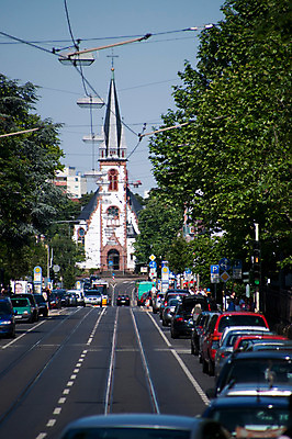 포토 JPG 해외풍경 해외 유럽 나라 도로 자동차 거리 독일 풍경 사람없음 야외 관광지 세계 교회 도시 가로수 국내포토 길 육상교통 여행 종교건축 교통시설 건물 파일형식
