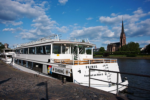 포토 JPG 구름 해외풍경 해외 유럽 나라 하늘 독일 풍경 사람없음 야외 관광지 세계 항구 도시 프랑크푸르트 선박 국내포토 자연요소 여행 수상교통 교통시설 파일형식