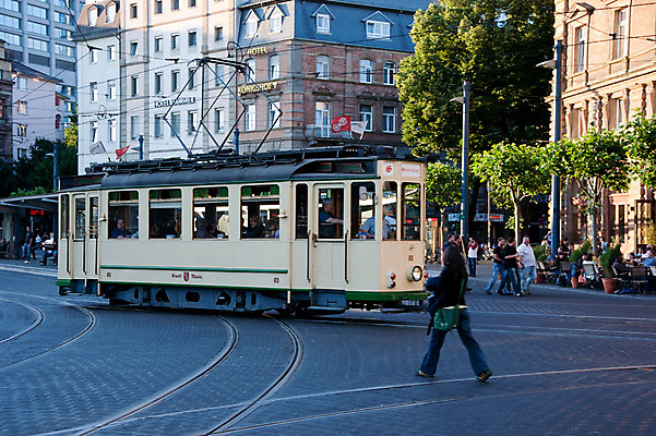 포토 JPG 나무 해외풍경 해외 유럽 나라 도로 거리 독일 풍경 야외 건물 관광지 세계 도시 보행자 마인츠 트램 국내포토 식물 건축물 길 교통수단 여행 교통시설 파일형식