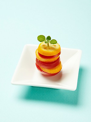 포토 JPG 스튜디오촬영 접시 조각 채소 과일 방울토마토 실내 사람없음 빨간색 노란색 새싹 컬러푸드 금귤 국내포토 식물 식기 컬러 토마토 귤 내부 파일형식