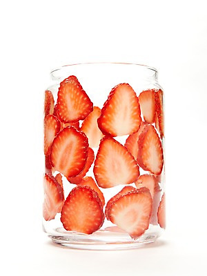 포토 JPG 스튜디오촬영 과일 딸기 단면 유리병 실내 사람없음 빨간색 슬라이스 컬러푸드 국내포토 컬러 병_용기 내부 파일형식