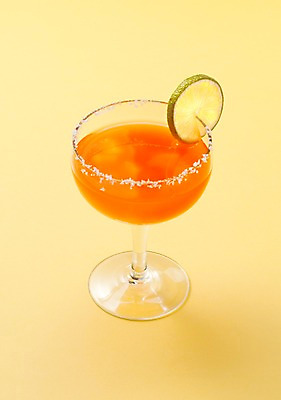 포토 JPG 스튜디오촬영 음료 조각 한잔 주류 실내 사람없음 주황색 칵테일 슬라이스 라임 루비레드마가리타 국내포토 1 컬러 과일 내부 마르가리타 파일형식
