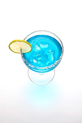 포토 JPG 스튜디오촬영 음료 조각 한잔 주류 실내 사람없음 파란색 칵테일 슬라이스 라임 블루마가리타 국내포토 1 컬러 과일 내부 마르가리타 파일형식