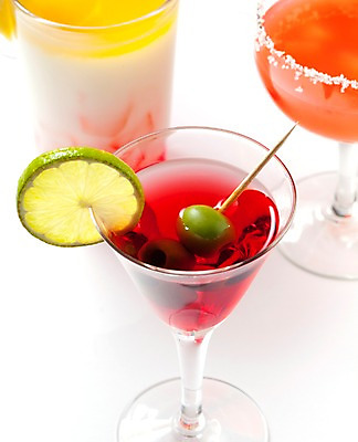 포토 JPG 스튜디오촬영 열매 음료 조각 주류 실내 사람없음 빨간색 칵테일 올리브 슬라이스 라임 레드마티니 마티니 국내포토 식물 컬러 과일 내부 파일형식