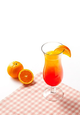 포토 JPG 스튜디오촬영 음료 조각 오렌지 한잔 주류 실내 사람없음 빨간색 칵테일 슬라이스 데킬라선라이즈 국내포토 1 컬러 과일 내부 파일형식