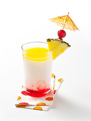 포토 JPG 스튜디오촬영 음료 조각 한잔 주류 실내 사람없음 식탁보 칵테일 천 파인애플 슬라이스 헝겊 피나콜라다 국내포토 1 과일 내부 직물 열대과일 파일형식 천_직물