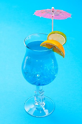 포토 JPG 스튜디오촬영 음료 음식 조각 오렌지 한잔 주류 실내 사람없음 파란색 칵테일 슬라이스 라임 블루하와이 국내포토 1 컬러 과일 내부 파일형식