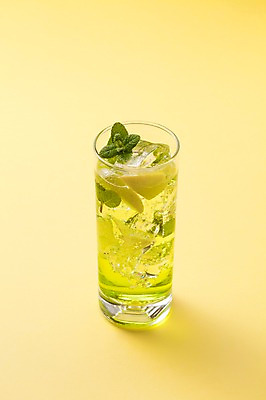 포토 JPG 스튜디오촬영 음료 음식 조각 한잔 주류 실내 사람없음 노란색 칵테일 라임모히토 국내포토 1 컬러 내부 파일형식
