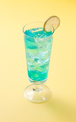 포토 JPG 스튜디오촬영 음료 음식 조각 한잔 주류 실내 사람없음 파란색 칵테일 슬라이스 라임 블루라군 국내포토 1 컬러 과일 내부 파일형식