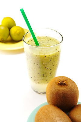 포토 JPG 스튜디오촬영 음료 음식 과일 잔 한잔 실내 키위 빨대 사람없음 주스 과일주스 키위주스 국내포토 1 식기 내부 파일형식