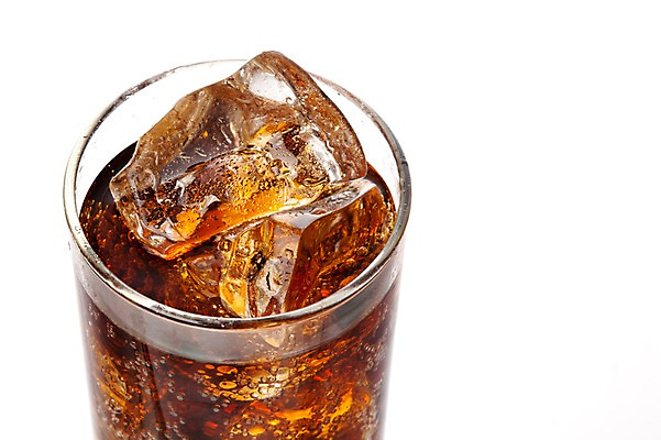 포토 JPG 스튜디오촬영 음료 음식 잔 한잔 실내 누끼 사람없음 갈색 얼음 탄산음료 국내포토 자연요소 1 식기 컬러 내부 탄산 파일형식