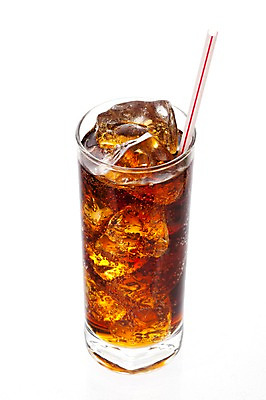 포토 JPG 스튜디오촬영 음료 음식 잔 한잔 실내 빨대 누끼 사람없음 갈색 얼음 탄산음료 국내포토 자연요소 1 식기 컬러 내부 탄산 파일형식