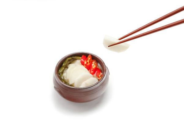 포토 JPG 스튜디오촬영 한식 젓가락 반찬 김치 실내 누끼 사람없음 전통음식 겨울음식 흰배경 발효 동치미 발효음식 국내포토 전통 음식 백그라운드 겨울 수저 내부 흰색 파일형식