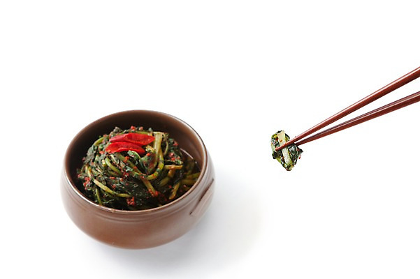 포토 JPG 스튜디오촬영 한식 젓가락 반찬 김치 실내 누끼 사람없음 전통음식 흰배경 발효 발효음식 열무김치 열무 국내포토 전통 음식 백그라운드 수저 내부 흰색 무 파일형식