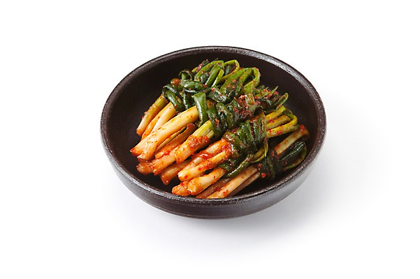 포토 JPG 스튜디오촬영 한식 반찬 김치 실내 누끼 사람없음 전통음식 흰배경 발효 발효음식 파김치 국내포토 전통 음식 백그라운드 내부 흰색 파일형식