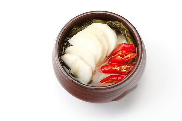포토 JPG 스튜디오촬영 한식 반찬 김치 실내 누끼 사람없음 하이앵글 전통음식 겨울음식 흰배경 발효 동치미 발효음식 국내포토 전통 음식 뷰포인트 백그라운드 겨울 내부 흰색 파일형식