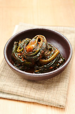 포토 JPG 스튜디오촬영 한식 반찬 김치 실내 사람없음 전통음식 천 발효 발효음식 갓김치 국내포토 전통 음식 내부 직물 파일형식