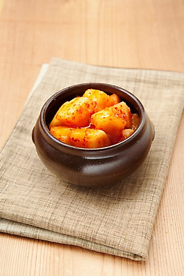 포토 JPG 스튜디오촬영 한식 반찬 김치 실내 사람없음 전통음식 깍두기 천 발효 발효음식 국내포토 전통 음식 내부 직물 파일형식