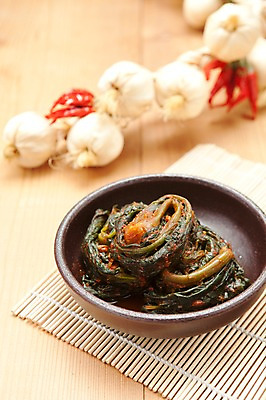 포토 JPG 스튜디오촬영 한식 반찬 김치 실내 마늘 사람없음 전통음식 발효 대나무발 발효음식 갓김치 국내포토 전통 음식 채소 내부 파일형식