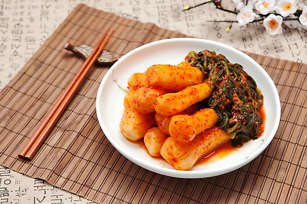 포토 JPG 스튜디오촬영 한식 젓가락 반찬 김치 실내 사람없음 전통음식 발효 대나무발 발효음식 총각김치 국내포토 전통 음식 수저 내부 파일형식